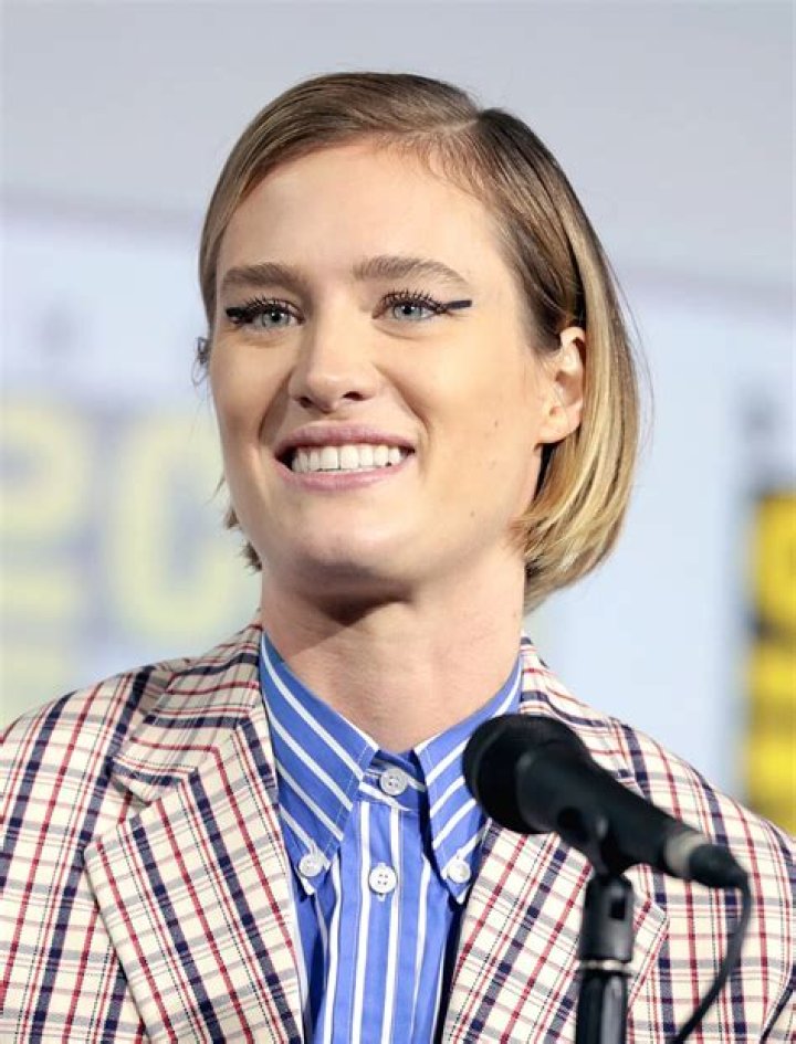 Exploring the Intriguing Landscape of Mackenzie Davis Relationships