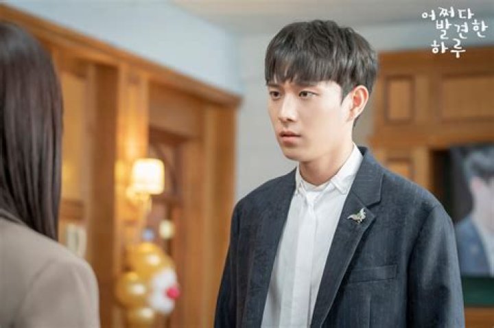 Kim Young-Dae Shines in "Extraordinary You" | K-Drama Review