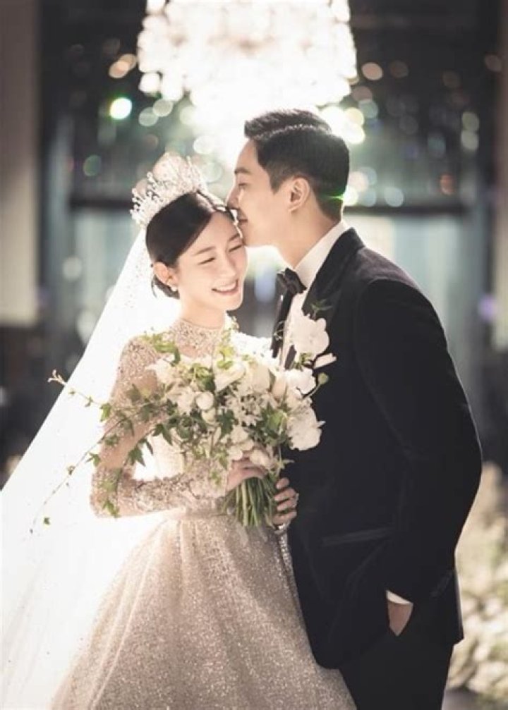 Lee Dong-Wook's Wife: Uncovering the Mystery of His Marriage