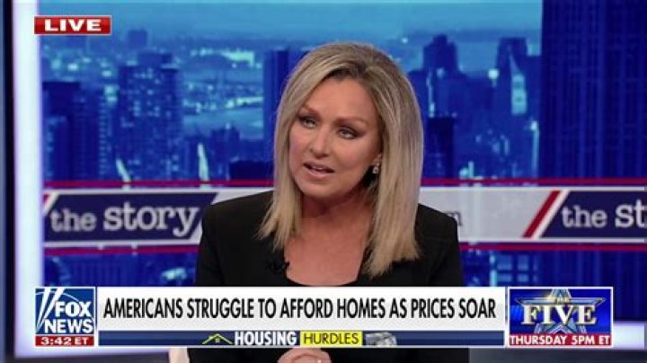 Unveiling the Allure: A Deep Dive into Fox News Sandra Smith's Eyes