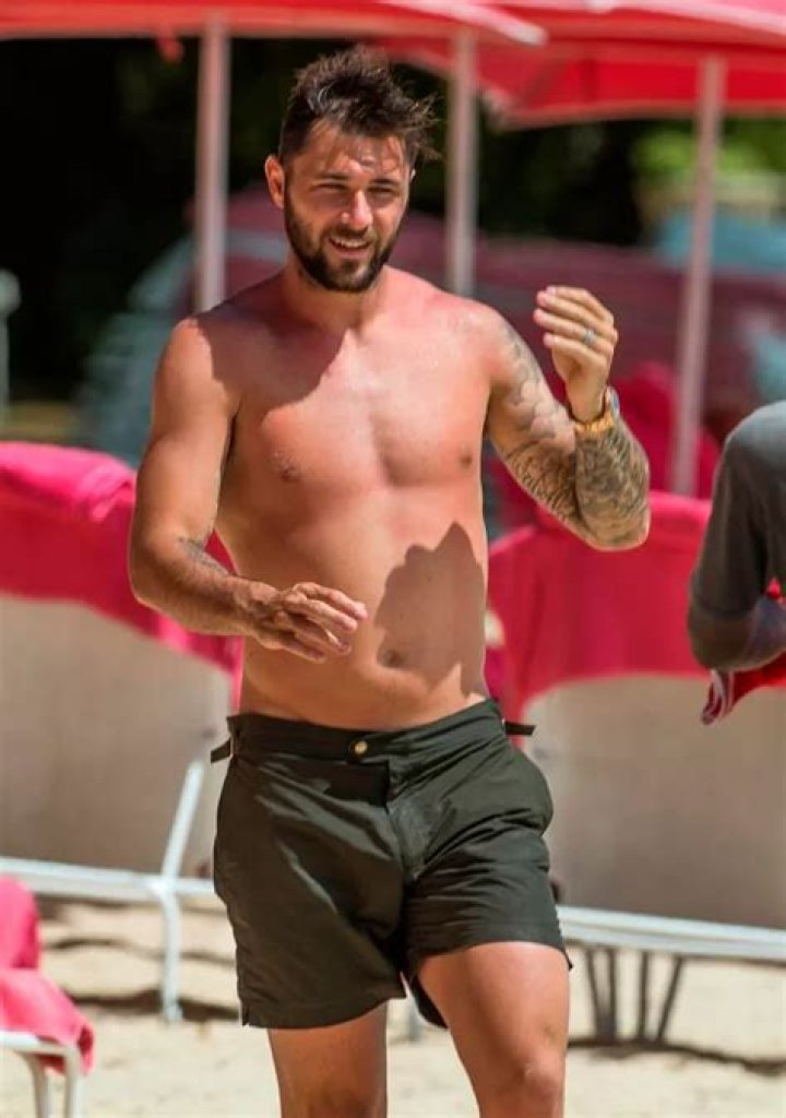 Unveiling the Life of Charlie Austin Cryer: A Journey Through Passion and Talent