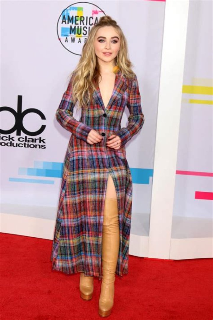 Unveiling the Weight of Sabrina Carpenter: How Much Does She Weigh?